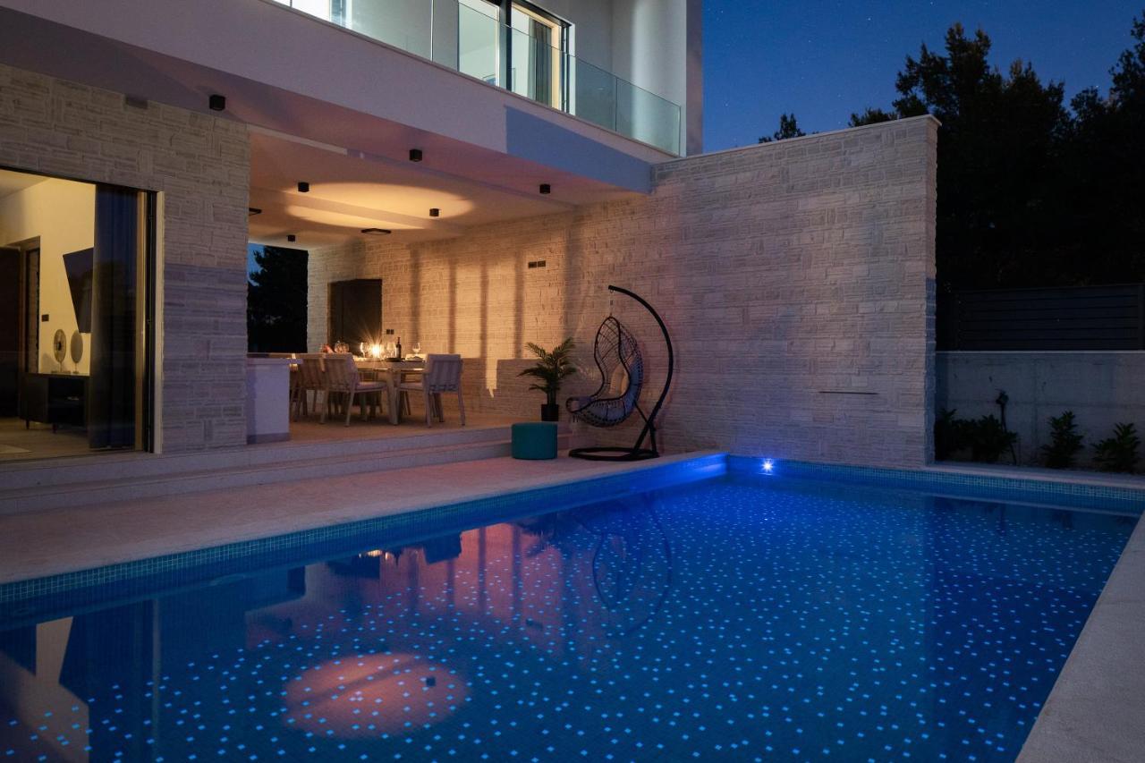 Dm Villa