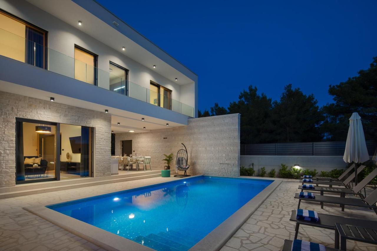 Dm Villa *