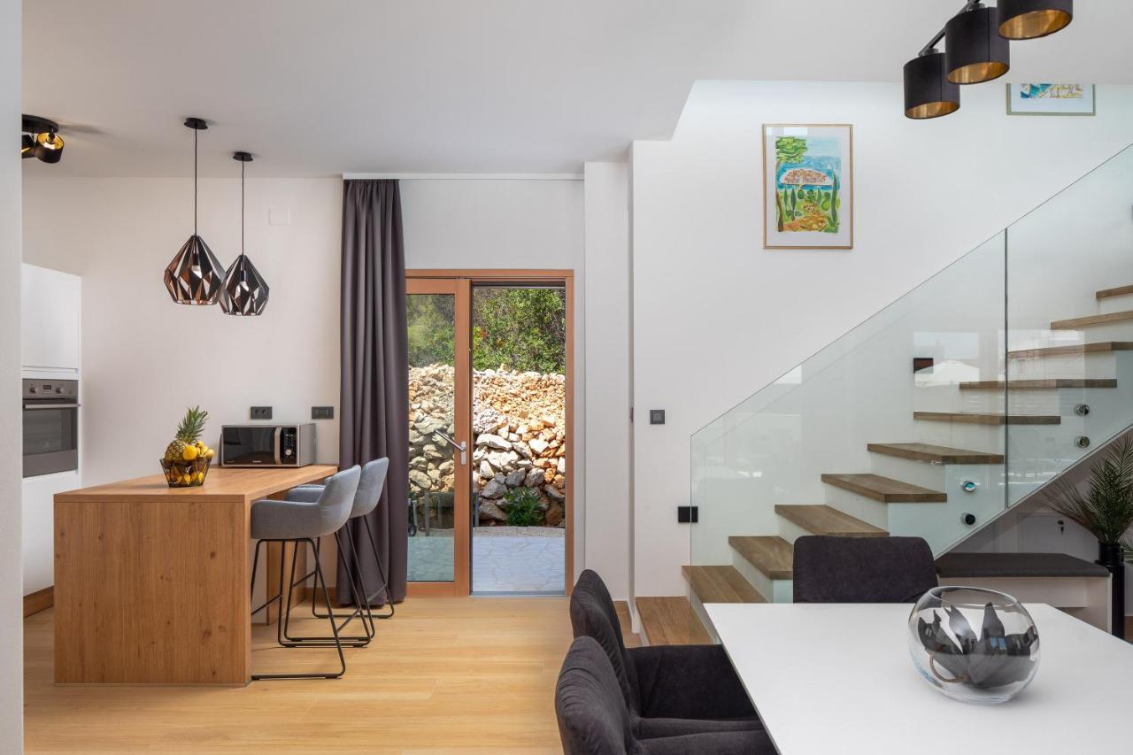 Dm Villa